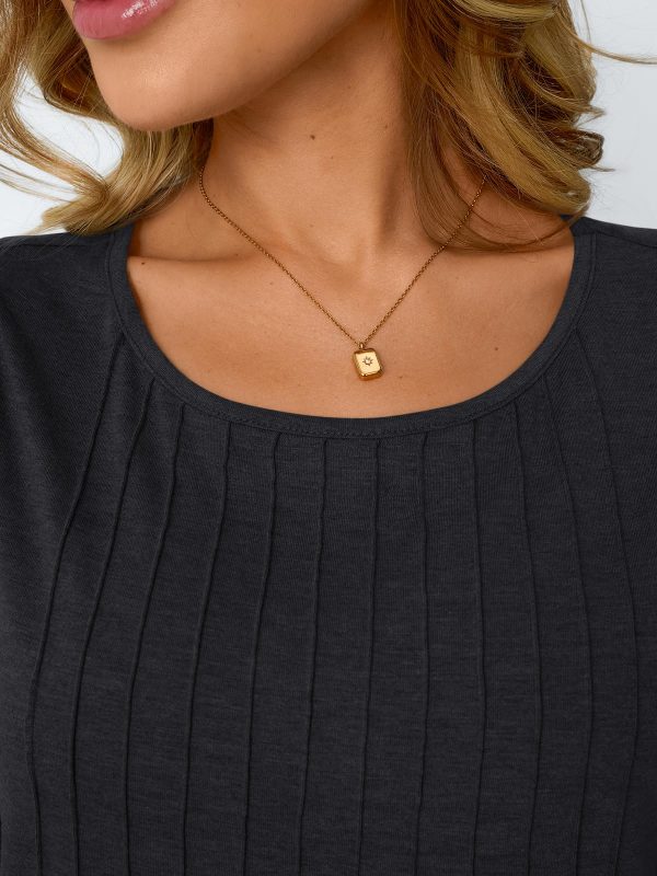 Womens Loose Fit Casual Flowy Tank Tops Trendy Sleeveless Summer Tops Clothing Outfits 2025